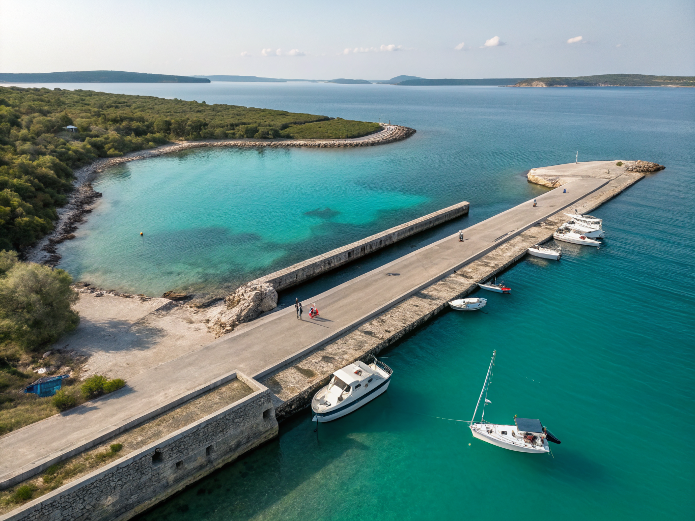 Smaragdfarbenes Wasser bei Primošten